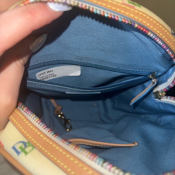 Discontinued Dooney And Bourke Circle It Bag - Picture 7 of 15